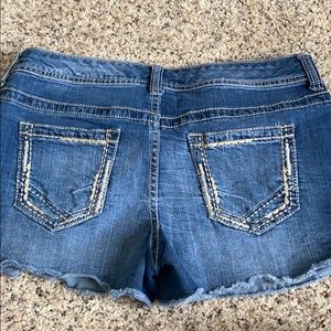 EUC Maurices cut off style jeans shorts